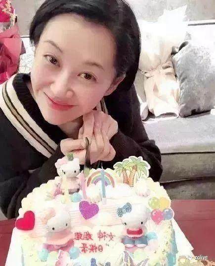 不老女神许晴直播卸妆素颜迎49岁生日, 护肤保养秘籍ageloc me曝光