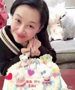 不老女神许晴直播卸妆素颜迎49岁生日, 护肤保养秘籍ageloc me曝光