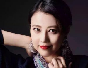 50岁周海媚 美人依旧
