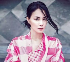 王菲的女儿李嫣曝光妈妈的梳妆台