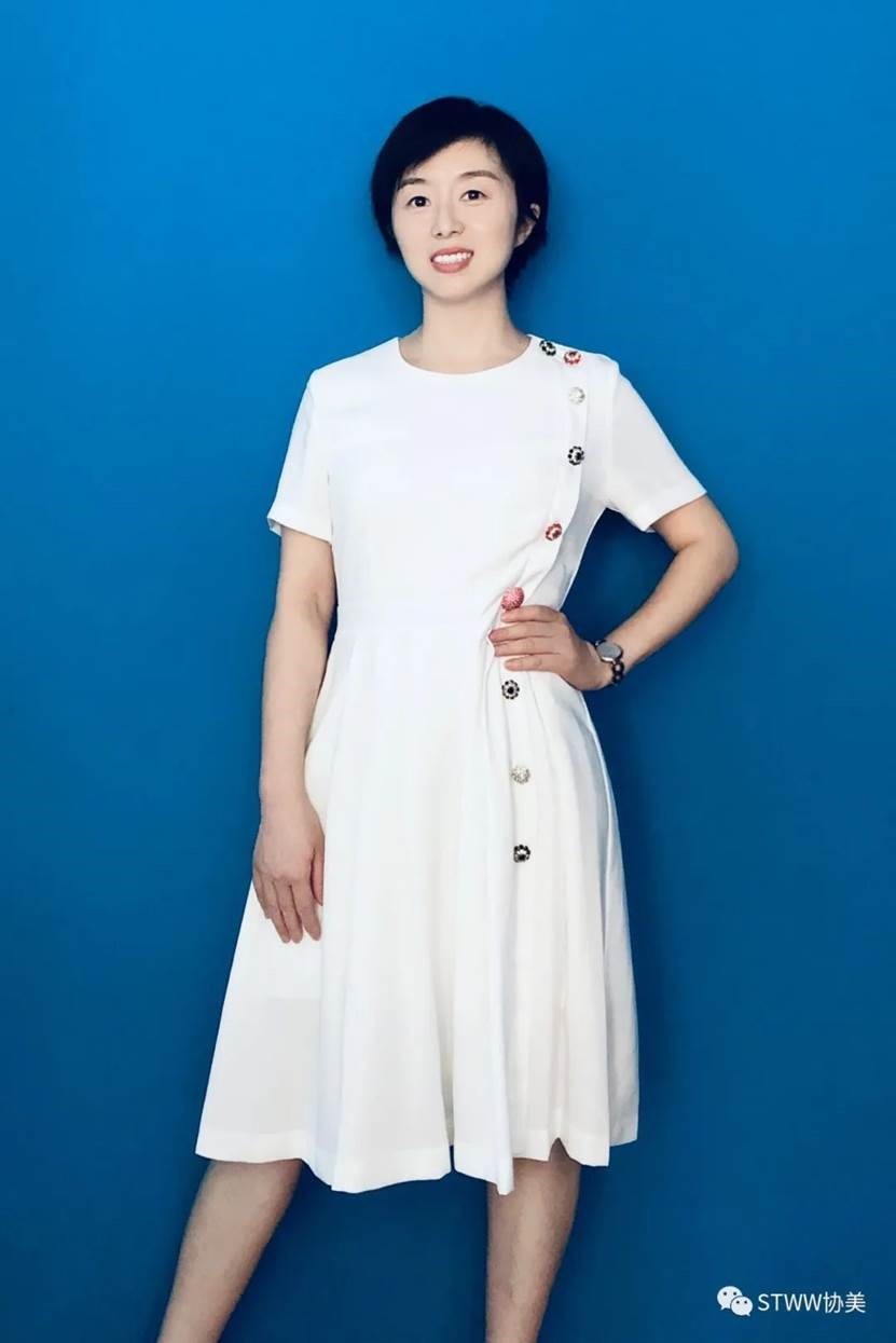【每日一星】两个孩子的妈妈重回少女感—邓映